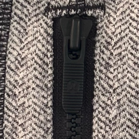 Defined Cropped Jacket - Picture 4 of 5